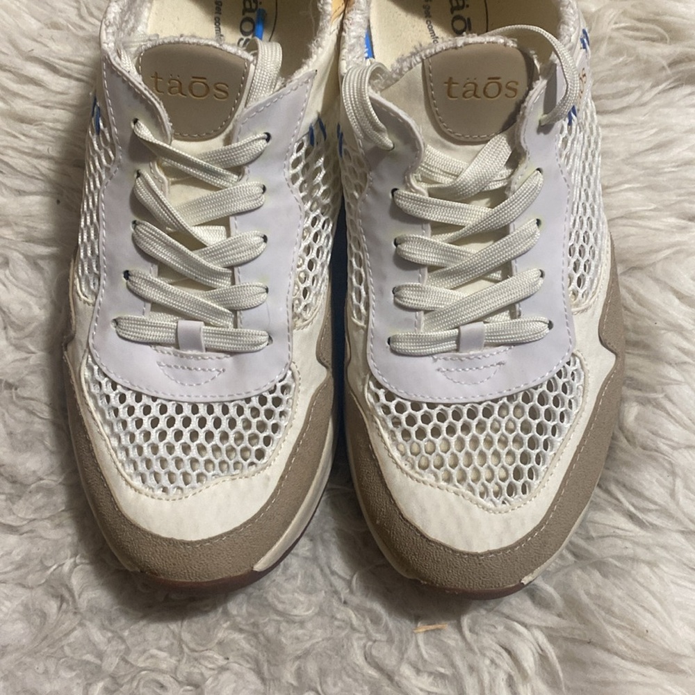 TAOS‎ Women’s Direction Casual Sneakers in CREAM/YELLOW MULTI Size 8.5